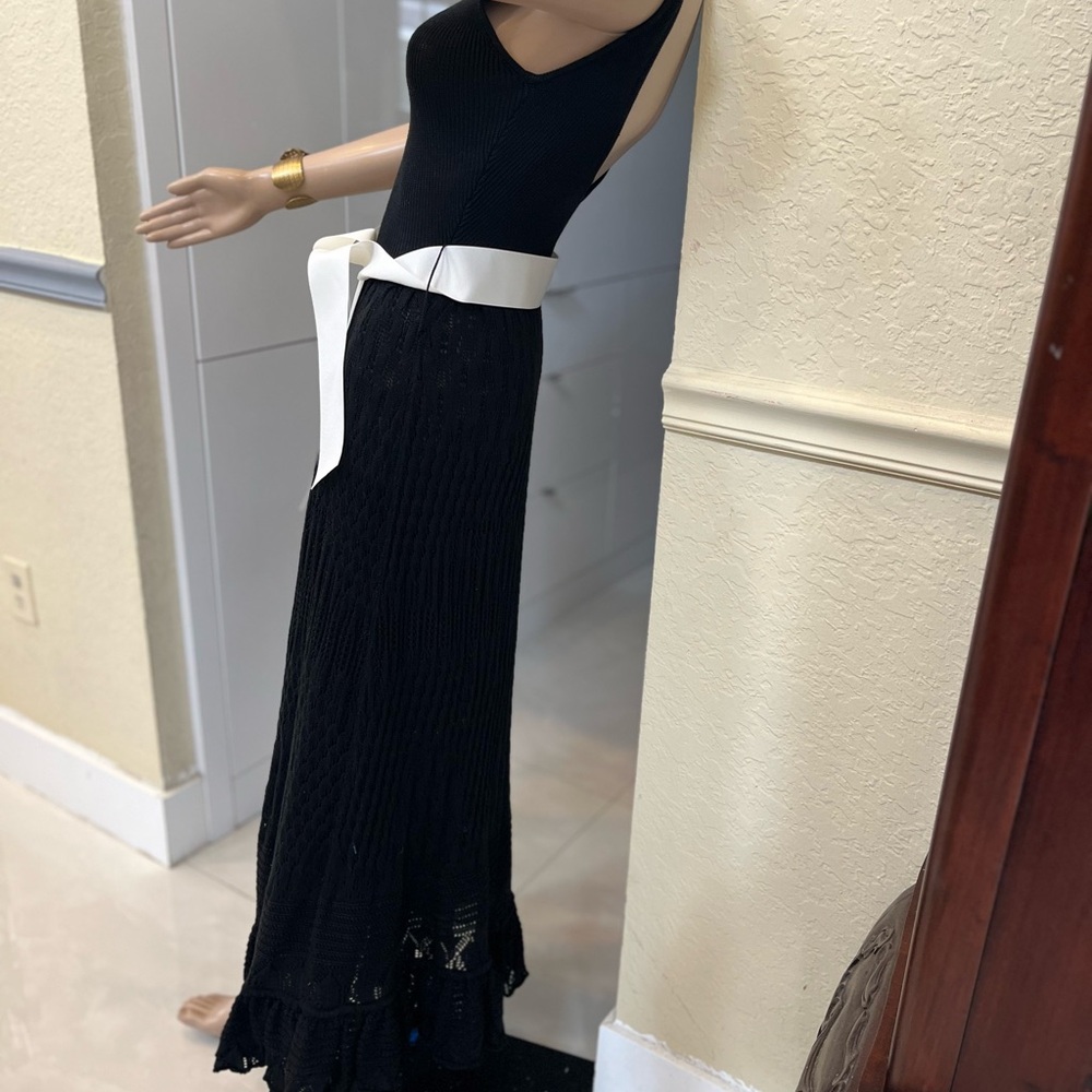 Black Sleeveless Dress with White Bow - Picture 8 of 9